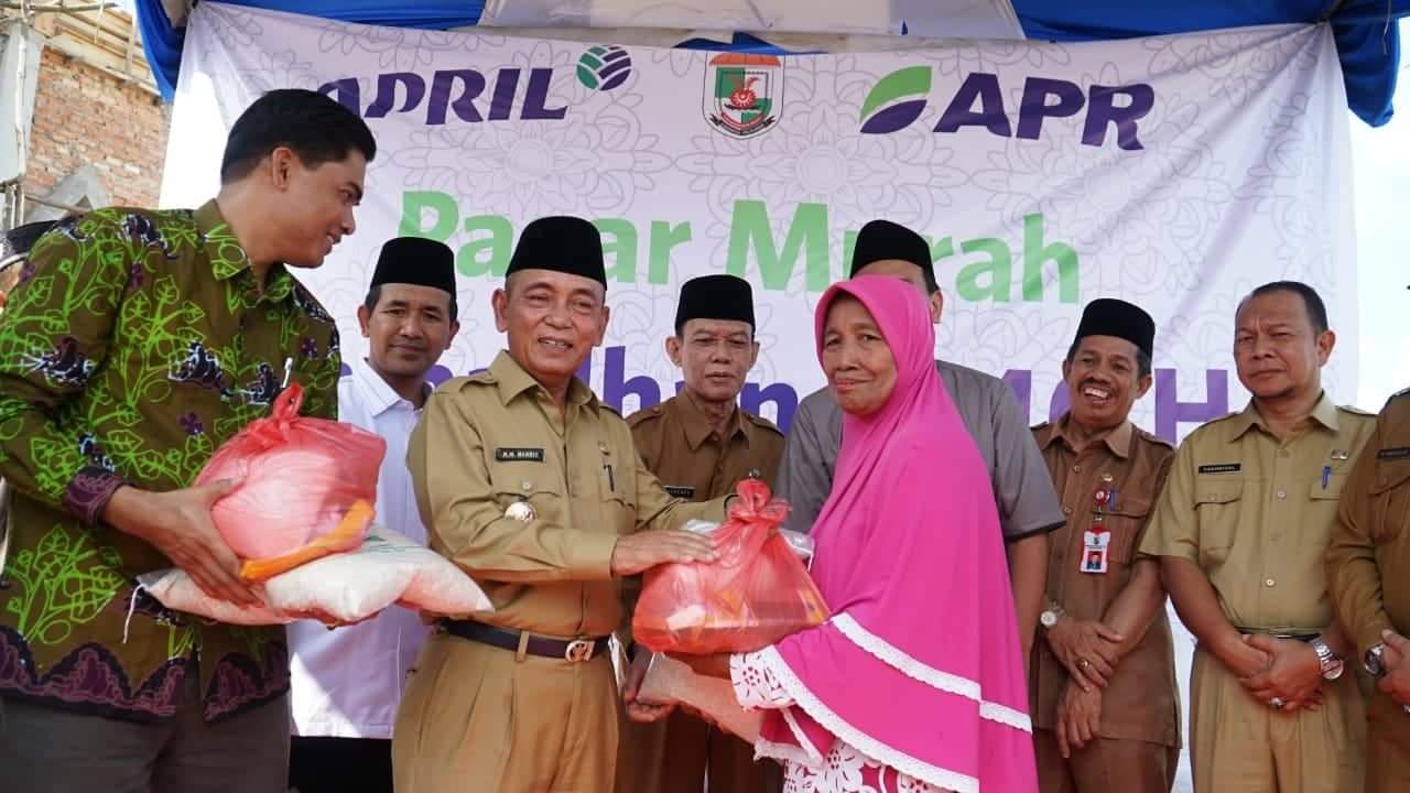 Diserahkan Bupati Harris, RAPP Realisasikan Ribuan Paket Sembako Murah di Istana Yatim