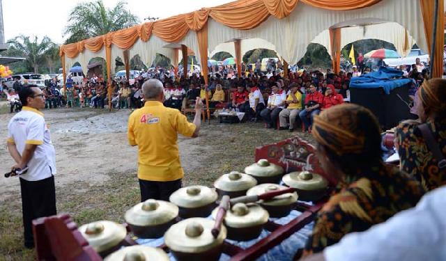 Seribuan Warga Okura Tetapkan Hati Pilih Paslon Nomor 4