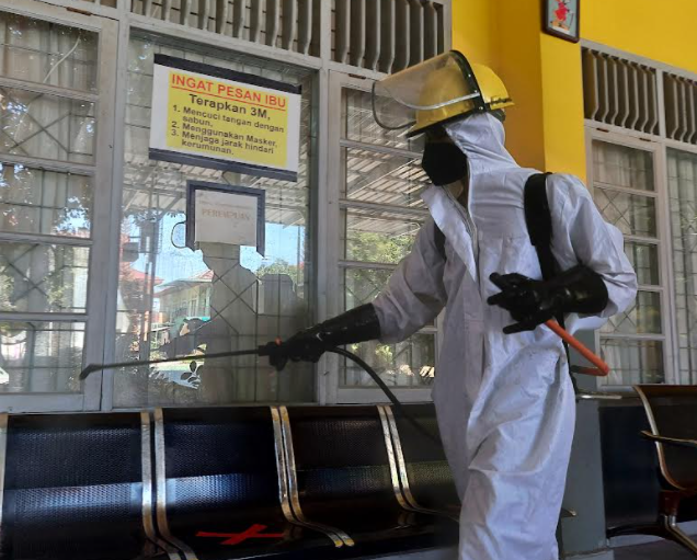 Polisi Semprot Disinfektan, PTM di Pekanbaru Bakal Diawasi