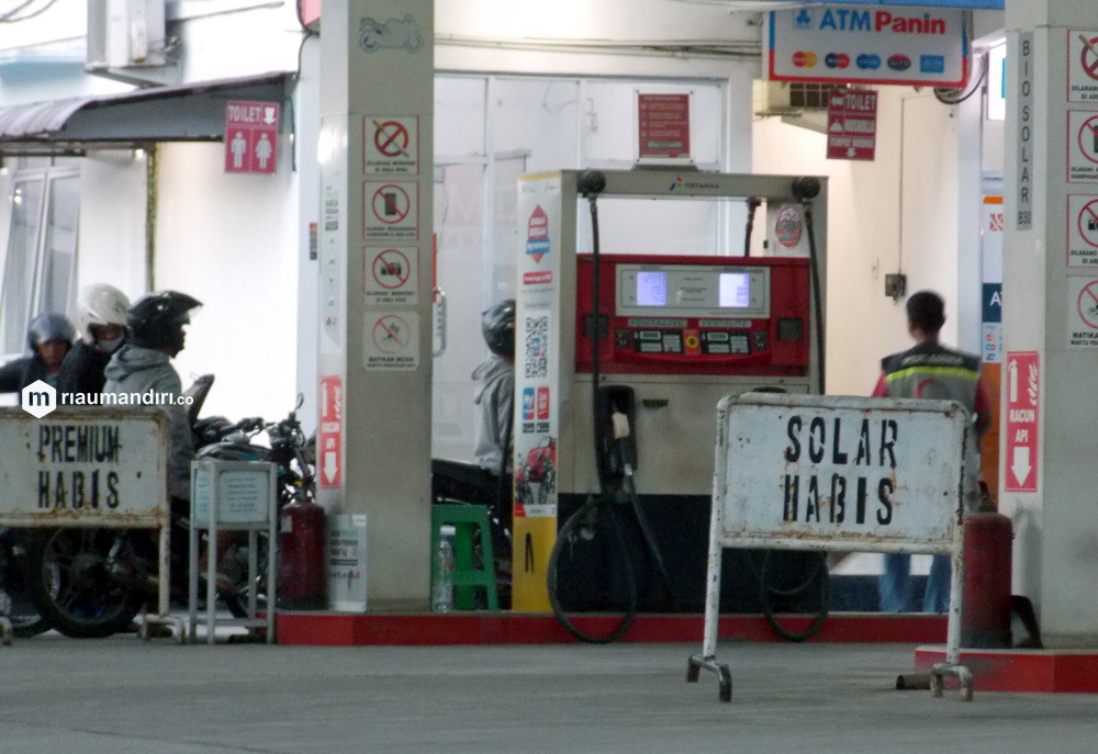 BBM Kosong, Sopir Travel Khawatir tak Bisa Menambang