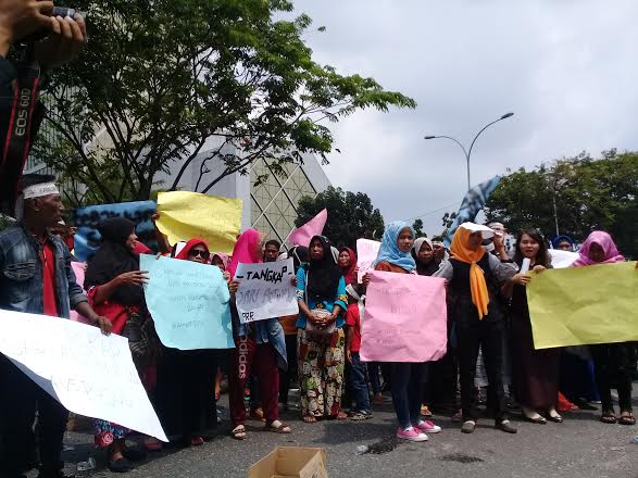 Lagi, Massa MPRR Desak Polda Riau Tangkap Sari Antoni