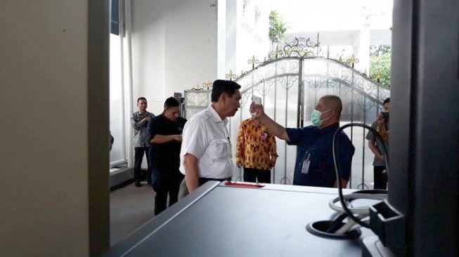 Mau Masuk Istana Kepresidenan, Luhut dan Menteri Lainnya Dicek Virus Corona