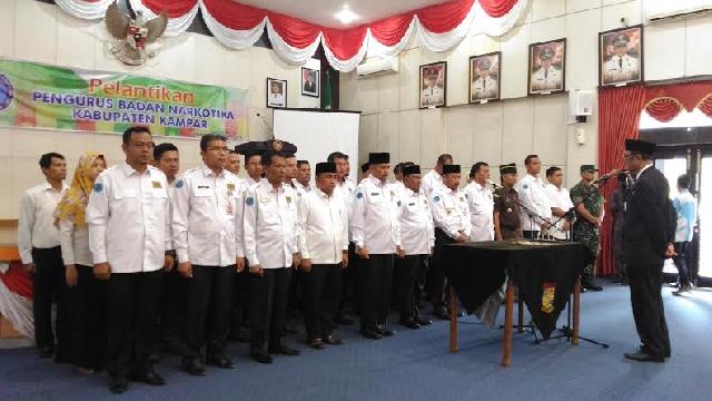 Bupati Lantik Pengurus BNK Kampar