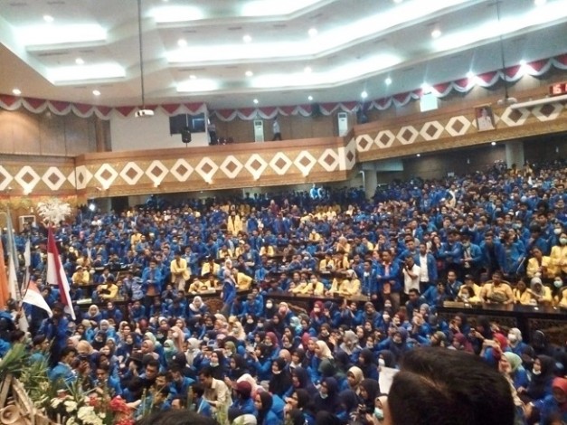 Ribuan Mahasiswa Berhasil Masuk Ruang Paripurna DPRD Riau