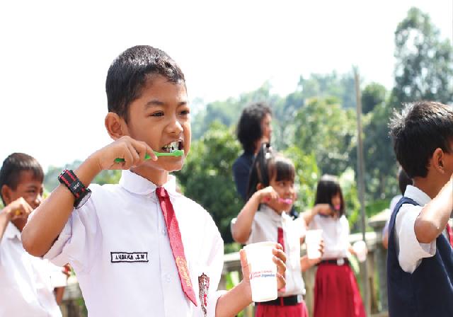 PDGI Beri Alat Rawat Gigi  ke 100 Pelajar