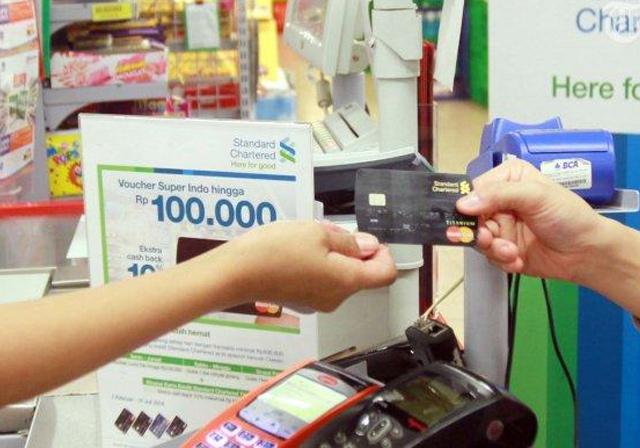 Bank Kaji Bunga Kartu Kredit 2,25 Persen