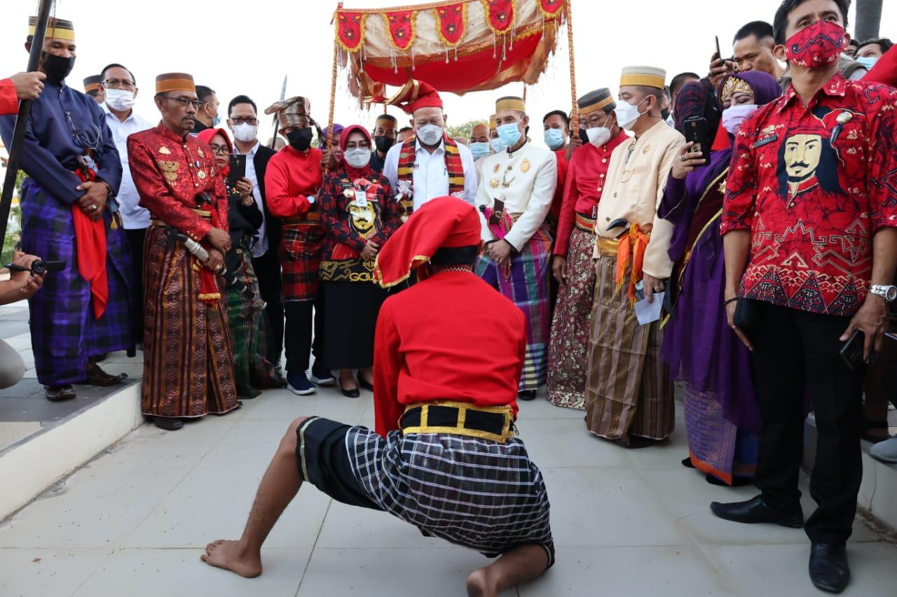 Raja-Raja di Sulawesi Selatan Sambut Kedatangan Ketua DPD RI
