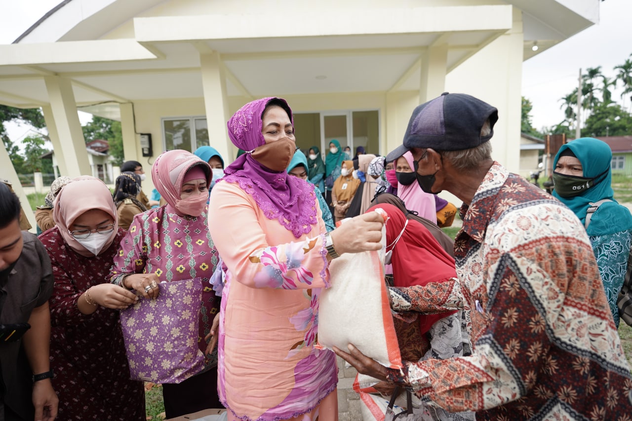 TP PKK Riau kembali Salurkan Bantuan untuk Warga Kurang Mampu