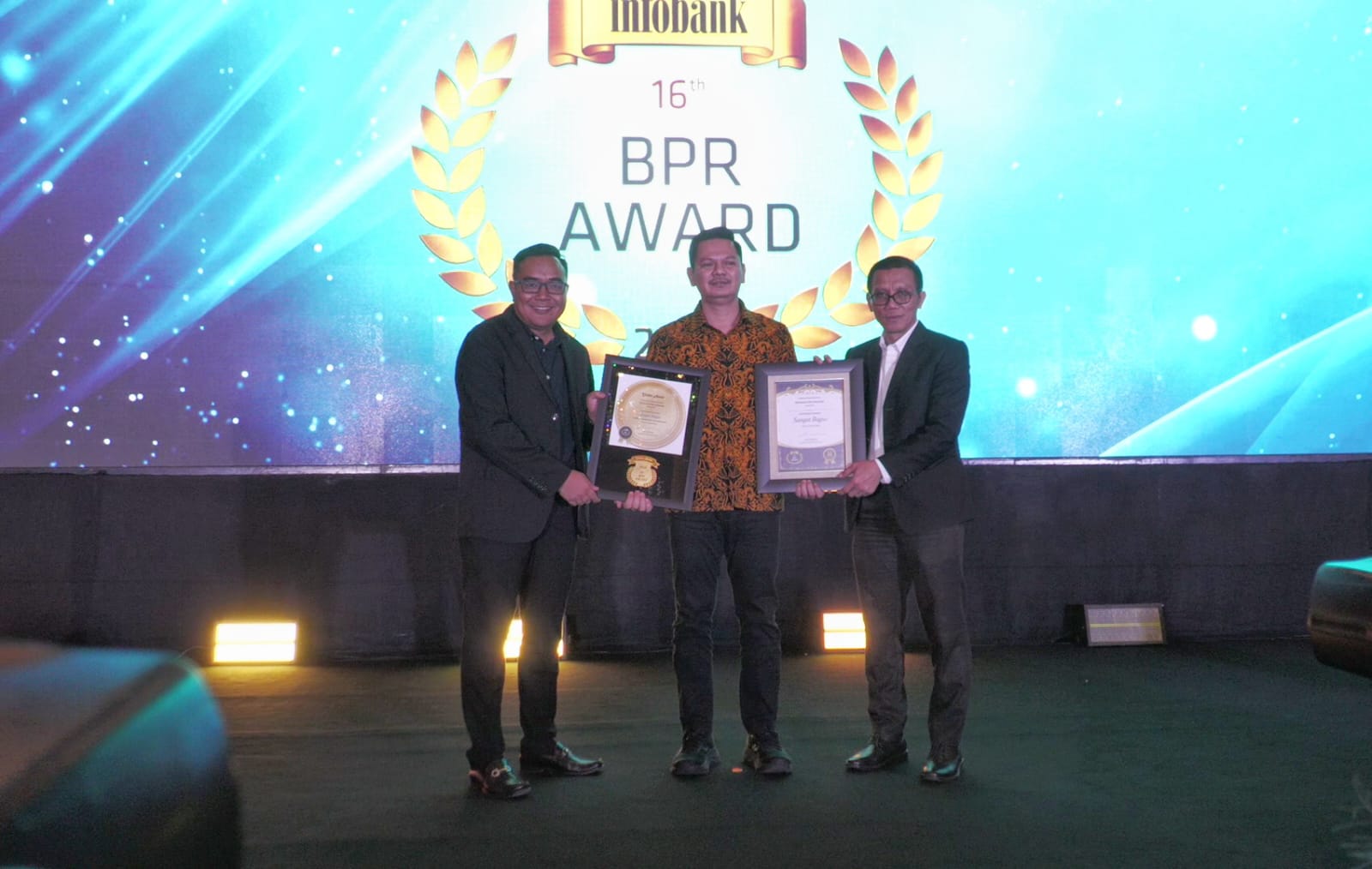 Aset Bank Terbaik, PT Bank Rokan Hilir Terima Penghargaan Golden Champion 2025