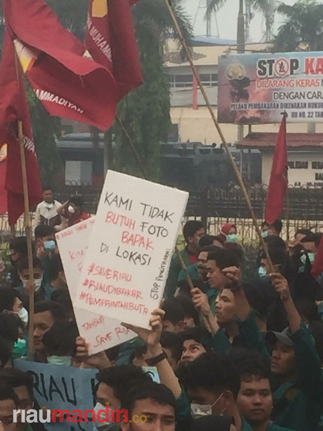 Dua Gelombang Demo Kepung Kantor Gubernur, Mahasiswa Teriak Matinya Fungsi Gubernur