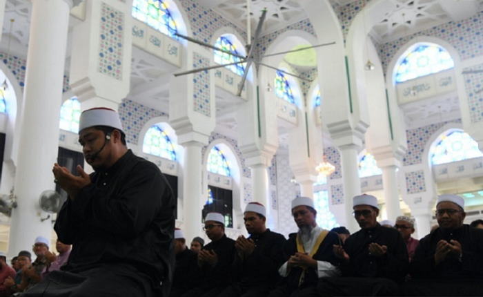 Alhamdulillah, Malaysia Izinkan Salat Berjamaah di Masjid Mulai Jumat Ini