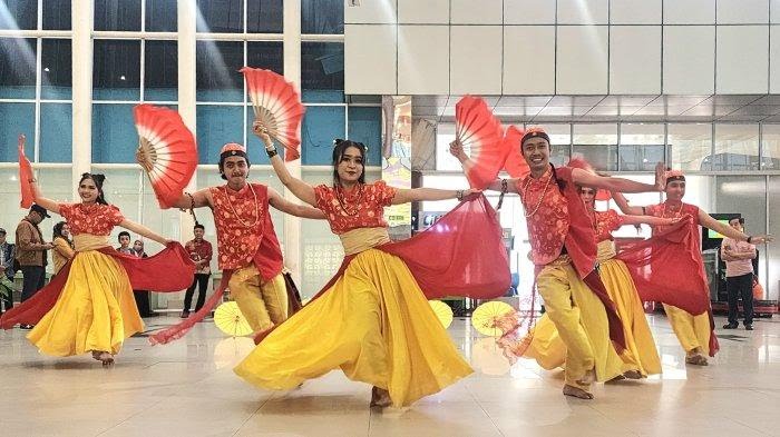 Perayaan Imlek 2024, Chinese Dance Disajikan di Bandara SSK II Pekanbaru