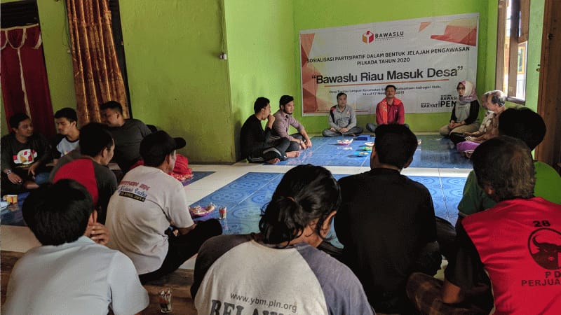 Jelajahi Daerah Terpencil, Bawaslu Riau Sosialisasikan Pilkada 2020 di Desa Binaan Ustaz Abdul Somad