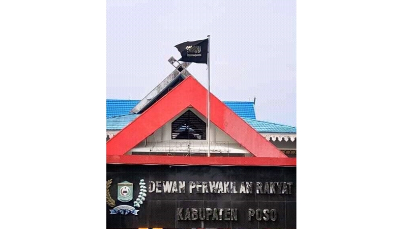 Tanggapan Kemendagri Soal Video Viral Bendera Hitam Dikibarkan di DPRD Poso