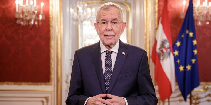 Keasikan Ngobrol, Presiden Austria Minta Maaf Karena Langgar Jam Malam Saat Corona