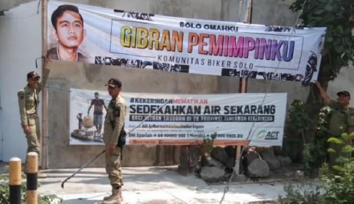 Satpol PP Copot 12 Spanduk Gibran yang Muncul di Solo