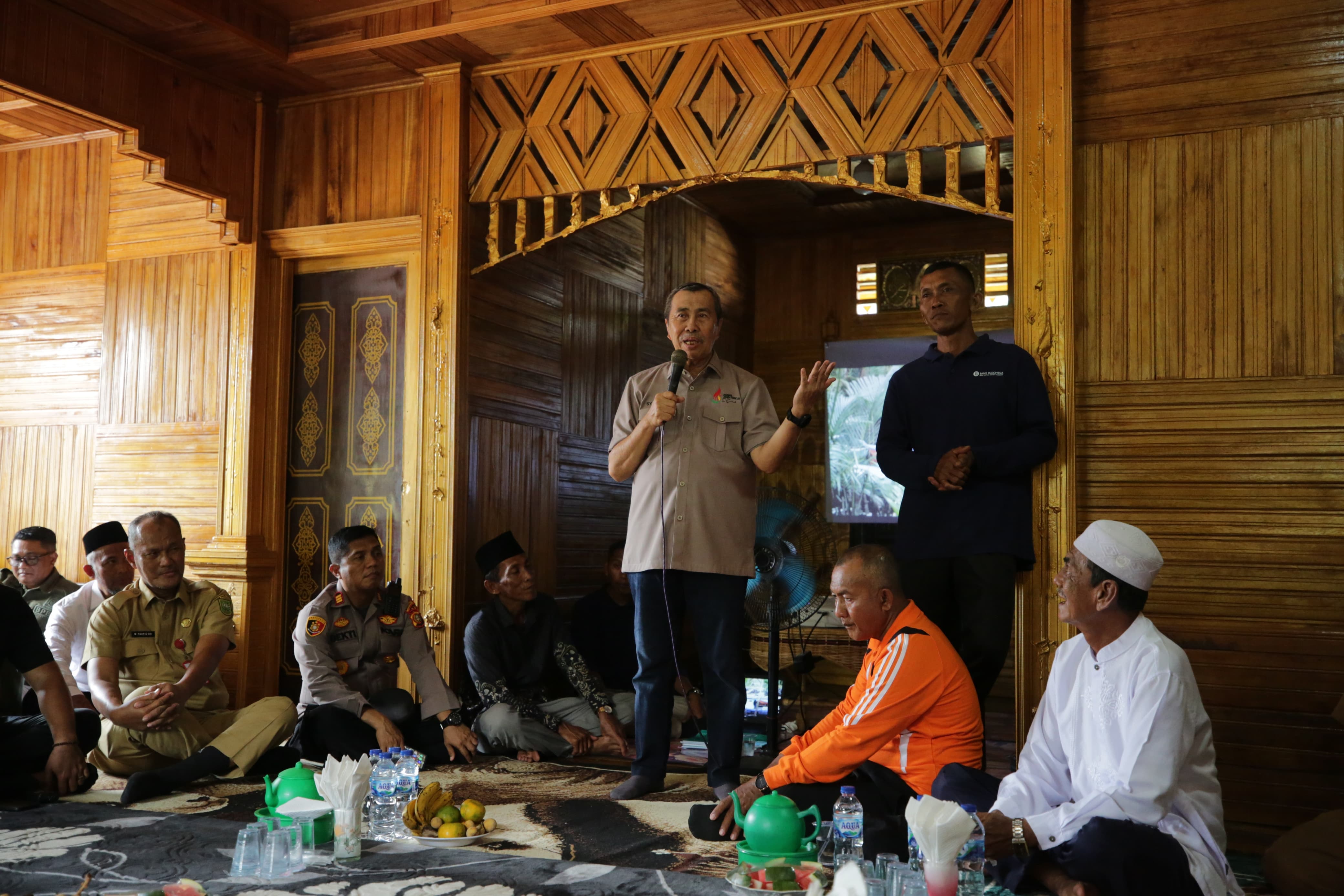Petani Desa Pambang Baru Bengkalis Minta Alat Berat, Ini Jawab Gubernur Syamsuar