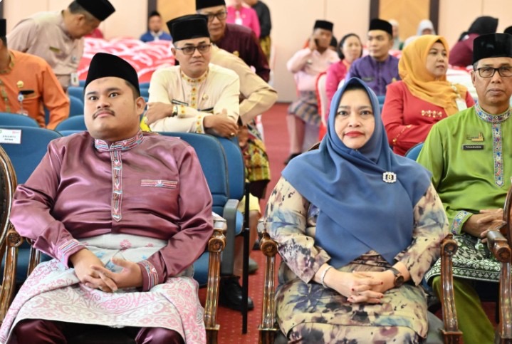 HUT ke-80 RI, Bupati Kasmarni Bersama Forkopimda Bengkalis Dengarkan Pidato Presiden Prabowo