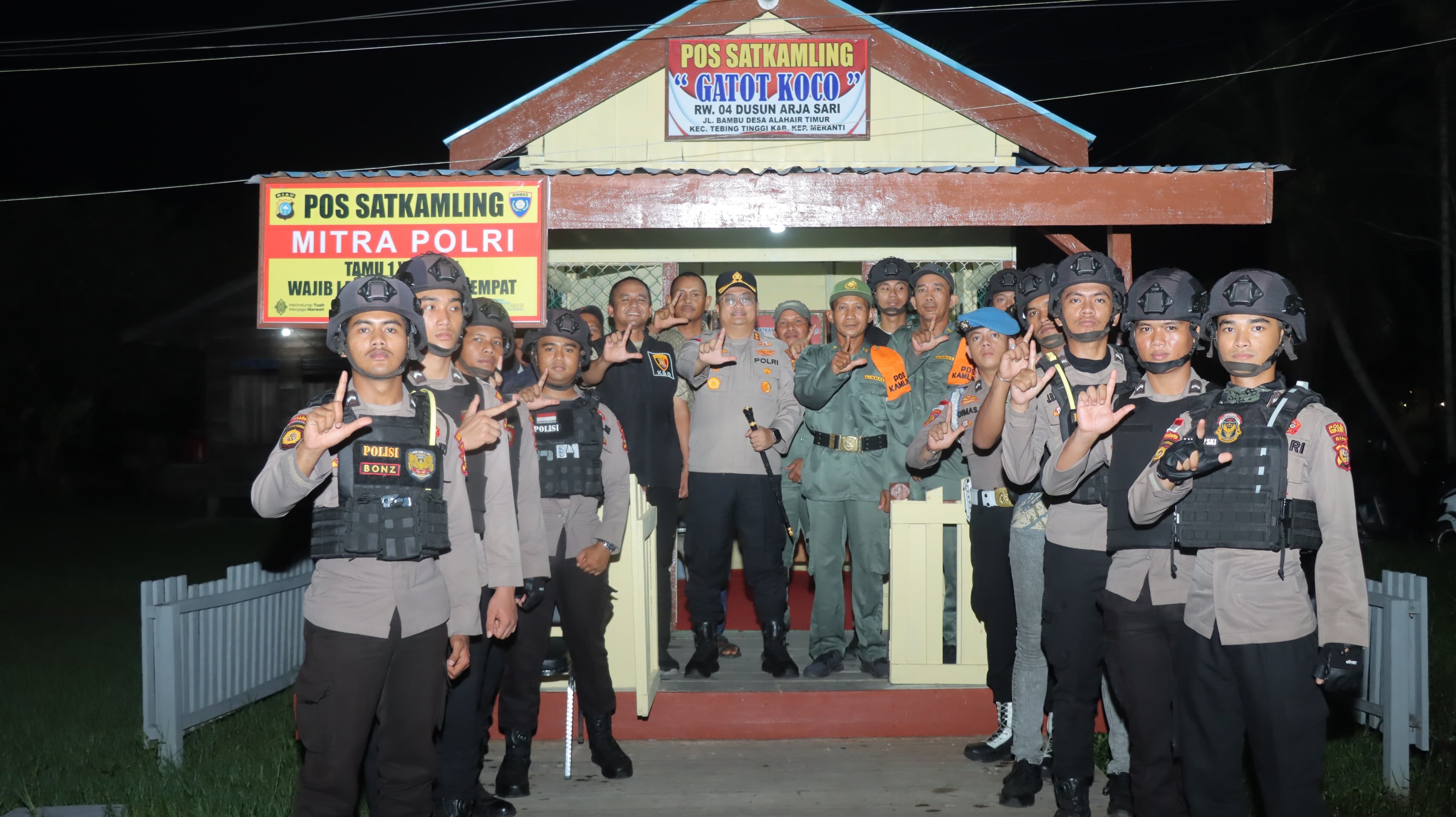 AKBP Aldi Cek Siskamling di Alahair Timur