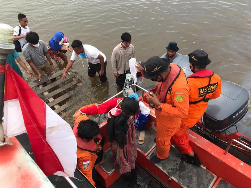 Ibu Hamil Korban Kapal Karam di Rohil Dilarikan Ke Rumah Sakit