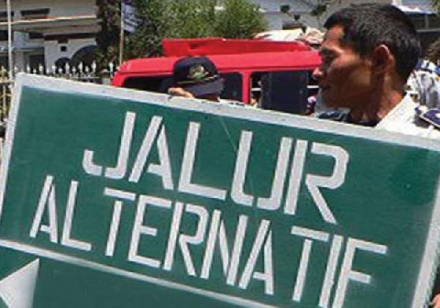 Bupati Pesisir Selatan Perintah PU Buat Jalan Alternatif