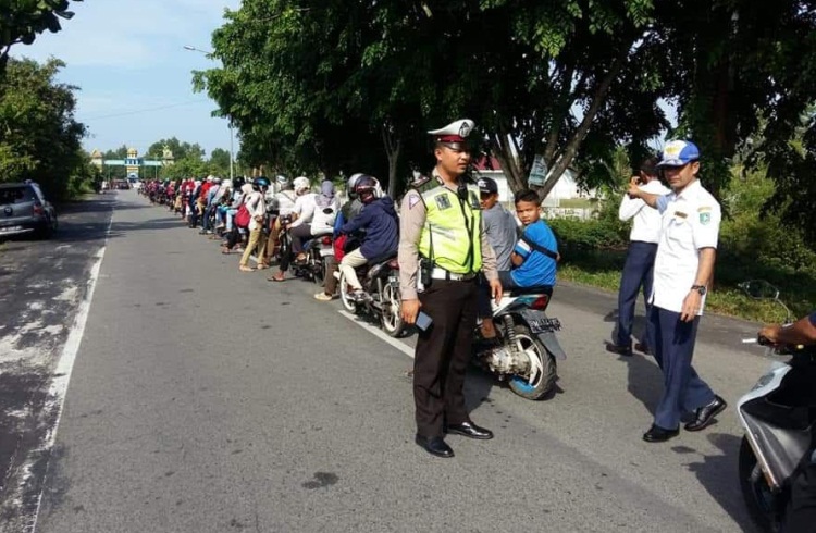 Arus Balik di Pelabuhan Roro Air Putih Bengkalis Membludak