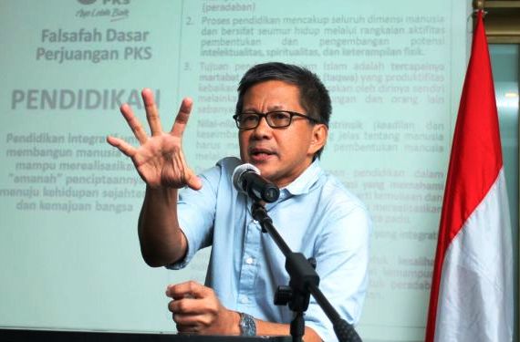 Kritik Pedas Rocky Gerung Membuat TKN Jokowi Gerah