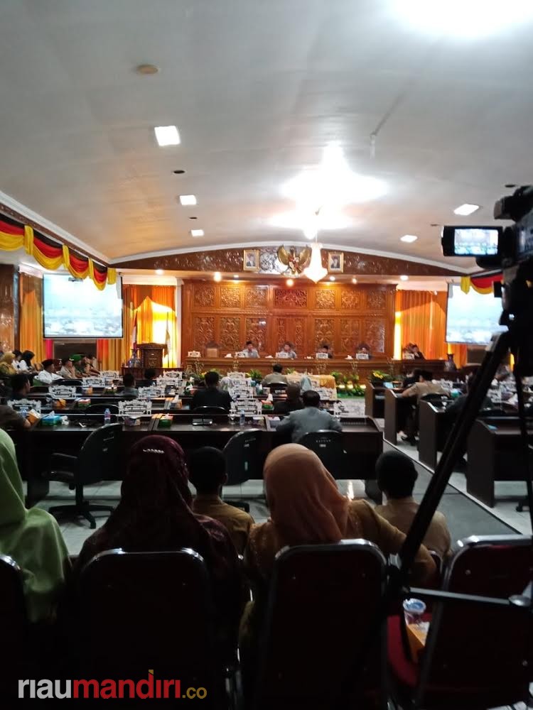 DPRD dan Bupati Tandatangani Ranperda LPJ APBD Kuansing 2017