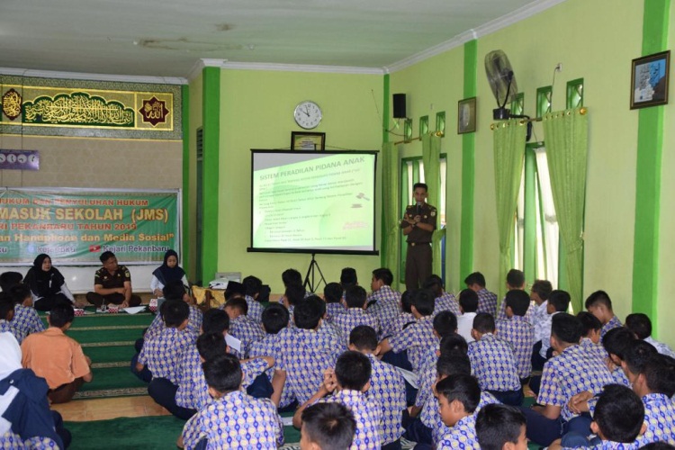 Kejari Pekanbaru Kembali Gelar Jaksa Masuk Sekolah