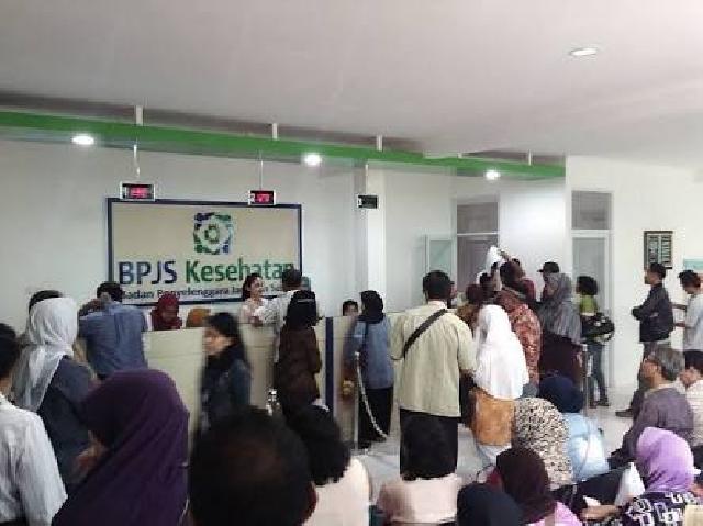 Masyarakat Serbu Disos