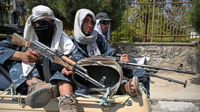 Makin Keras! Taliban Buang Ribuan Liter Miras ke Kanal
