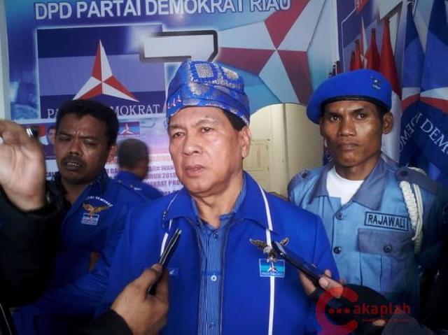 Kembalikan Formulir ke Demokrat, Achmad Yakin Maju di Pilgubri 2018