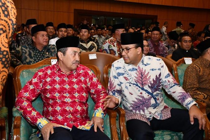 Bersama Anies Baswedan, Gubernur Riau Syamsuar Terima Penghargaan dari Menag