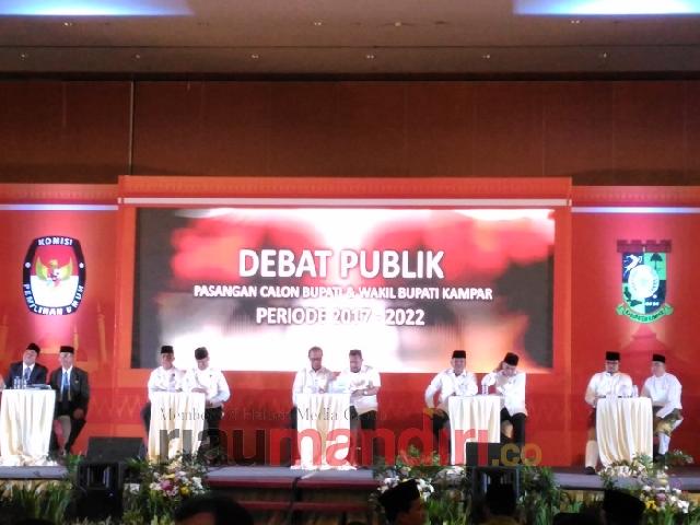 Debat Publik Paslon Pilkada Kampar Diwarnai Saling Ejek Antar Pendukung