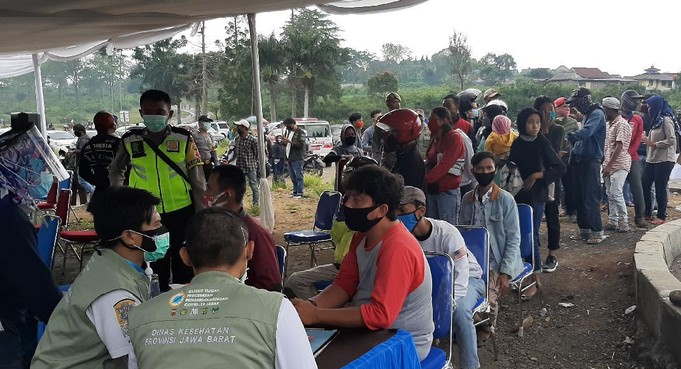 Puluhan Pengunjung Puncak Bogor Terindikasi Covid-19 Hasil Rapid Test