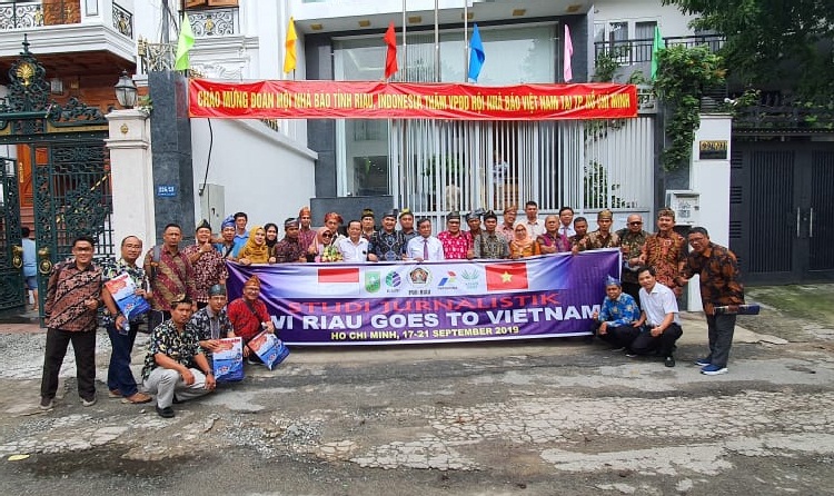 Pengurus VJA Ho Chi Minh Vietnam Sambut Rombongan PWI Riau
