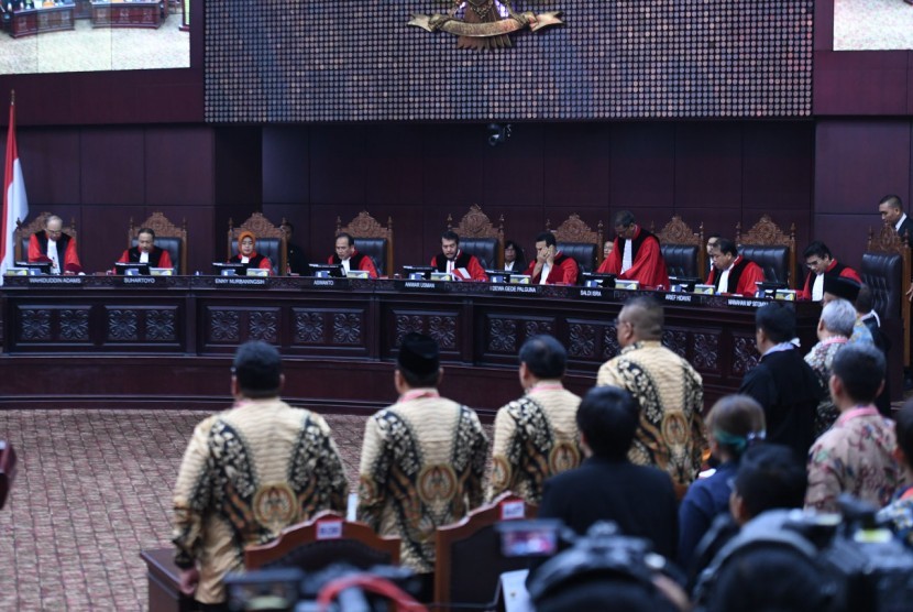 MK Tolak Eksepsi Berkas Perbaikan Gugatan Prabowo-Sandi