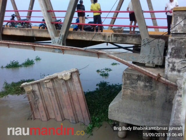 Pangkal Jembatan Jumrah dari Ujung Tanjung Menuju Bagansiapiapi Ambruk