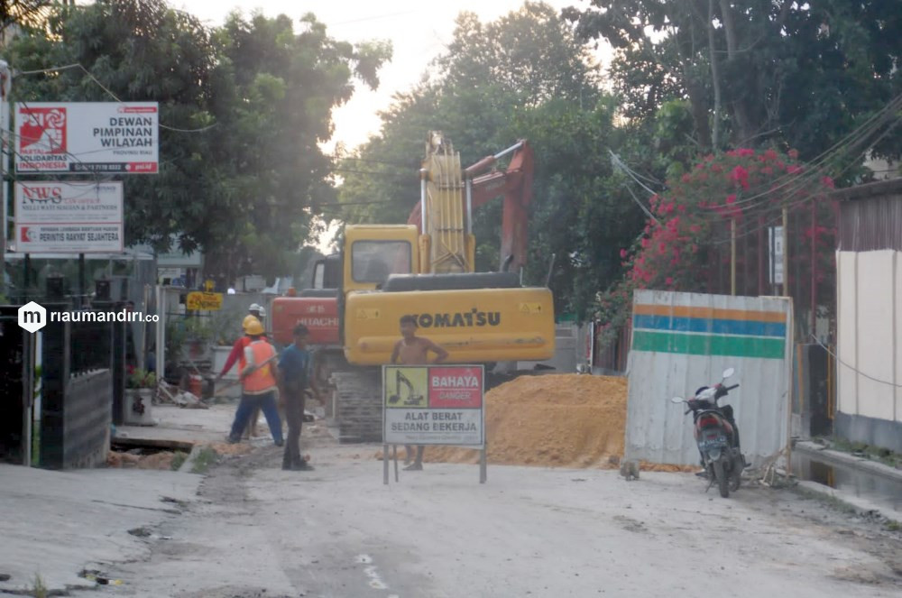 Pipa PDAM Bocor, Warga Sukajadi Pekanbaru Krisis Air Bersih