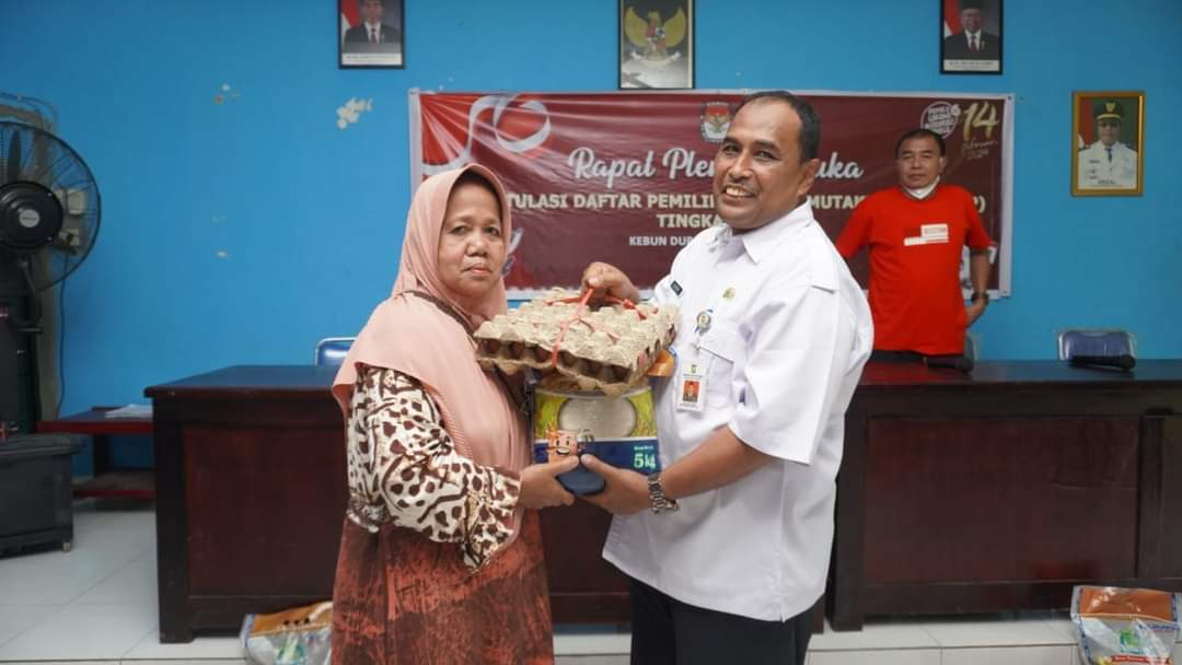 Plt. Kadis Perdagangan dan UMKM Buka Pasar Murah di Desa Kebun Durian