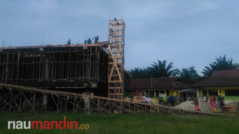Tanpa Dana dari Pemerintah, Warga Dusun Jatimulya Siak Bangun Masjid Raya Secara Swadaya