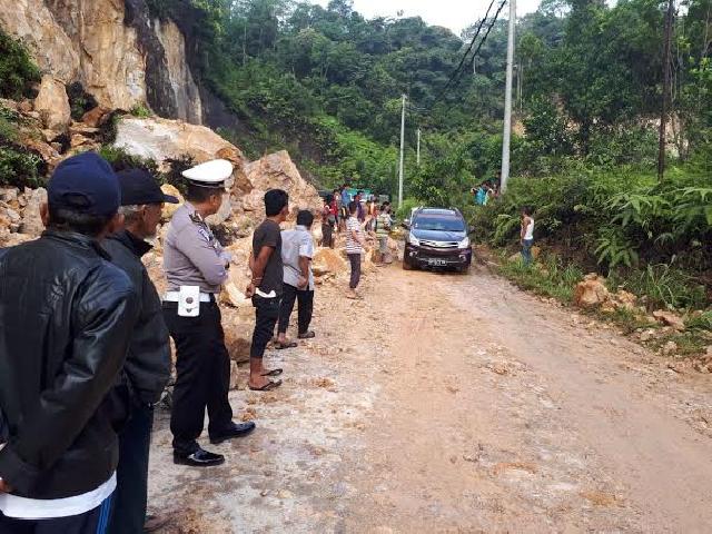 Kondisi Terkini Longsor di Jalur Riau - Sumbar, Sudah Bisa Dilalui Kecuali...