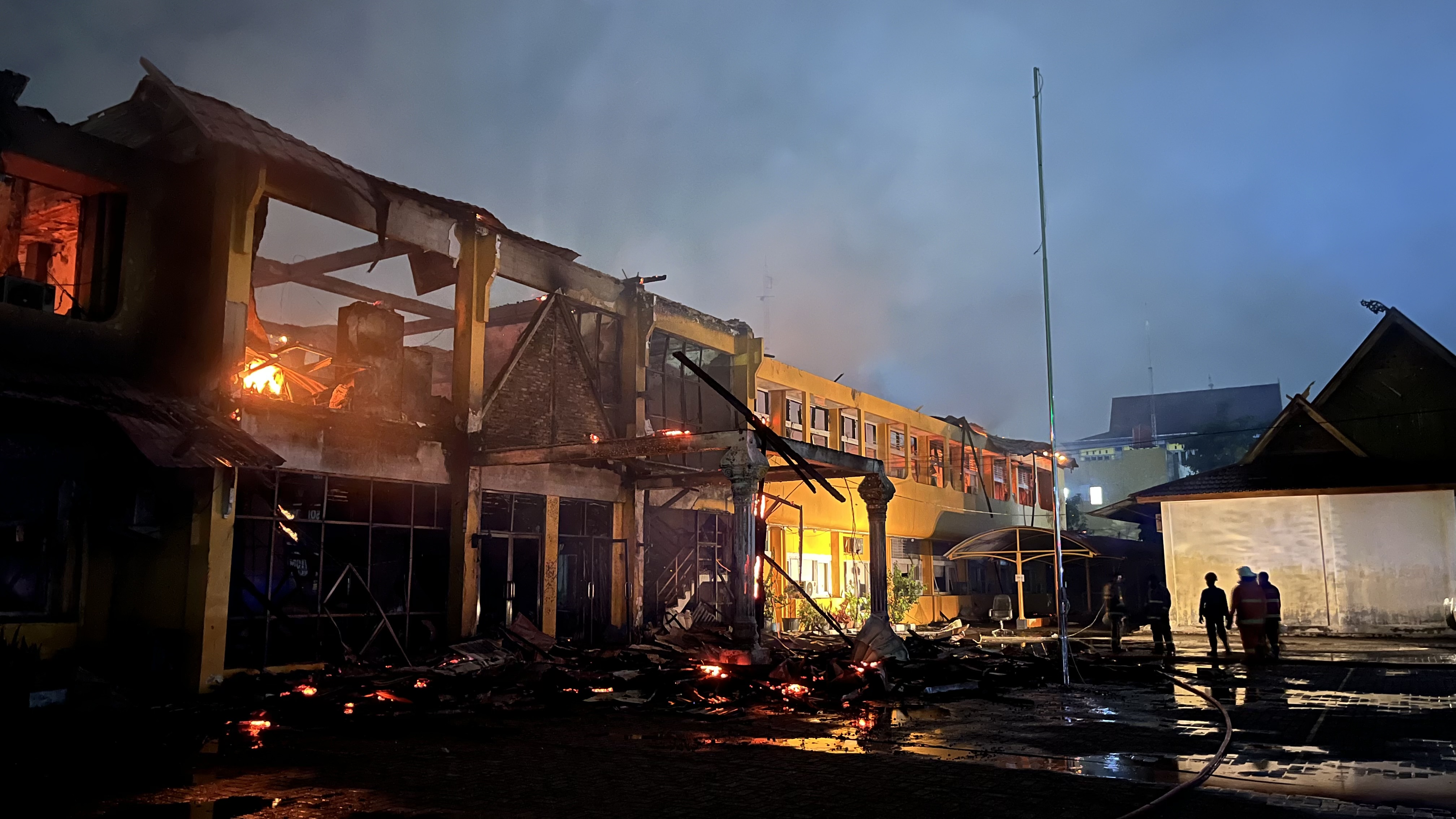 Ini Penjelasan Polisi Terkait Penyebab Terbakarnya Kantor Disnakertrans Riau