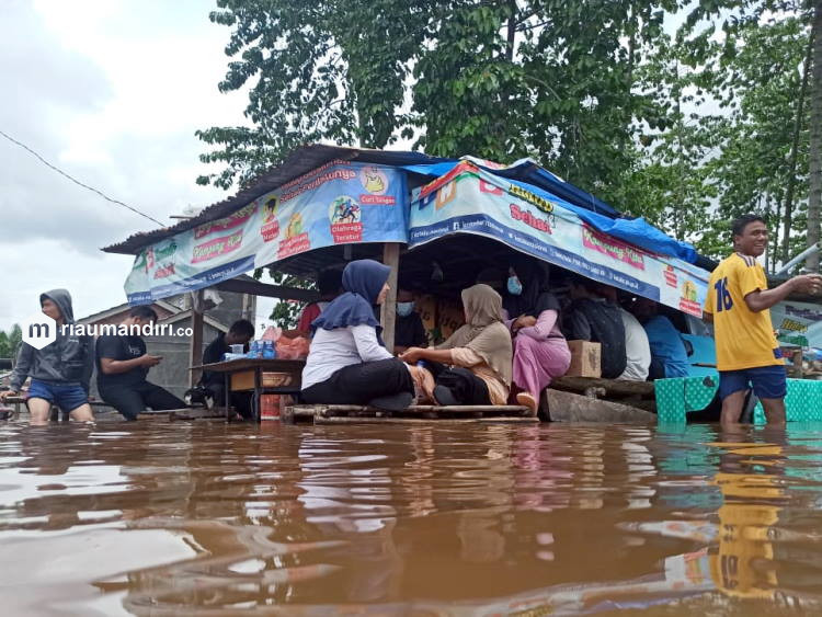 Korban Banjir di Pekanbaru Harus Jadi Prioritas Pemerintah