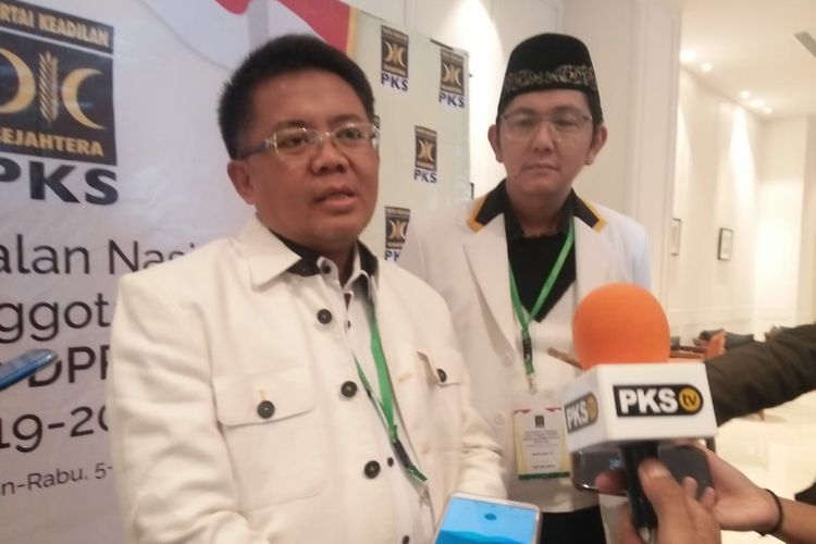 Sohibul Sebut PKS Tolak Undangan Bertemu Jokowi 