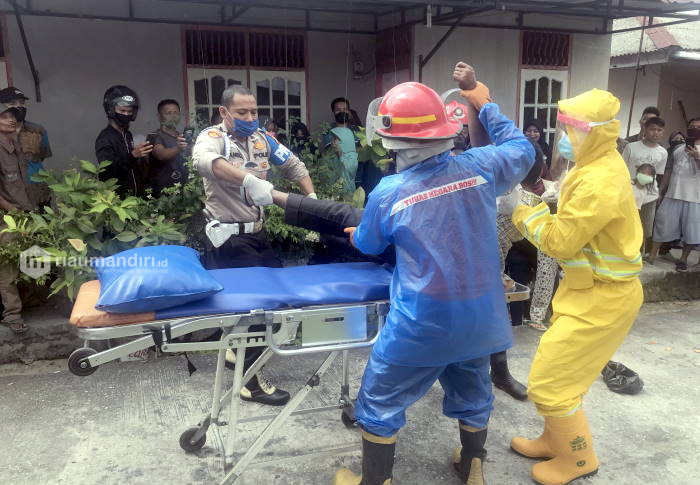 Gegara Takut Corona, Pria Kelaparan Pingsan di Pinggir Jalan Dibiarkan Warga