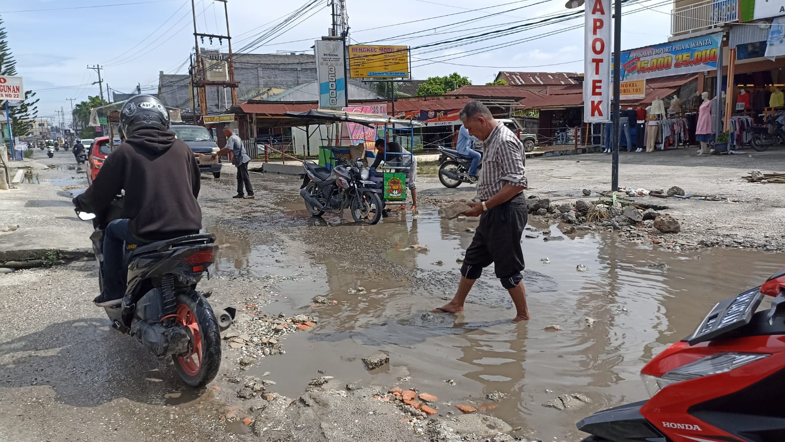 Jalan Suka Karya Rusak Parah, Overlay Dilaksanakan Tahun Depan