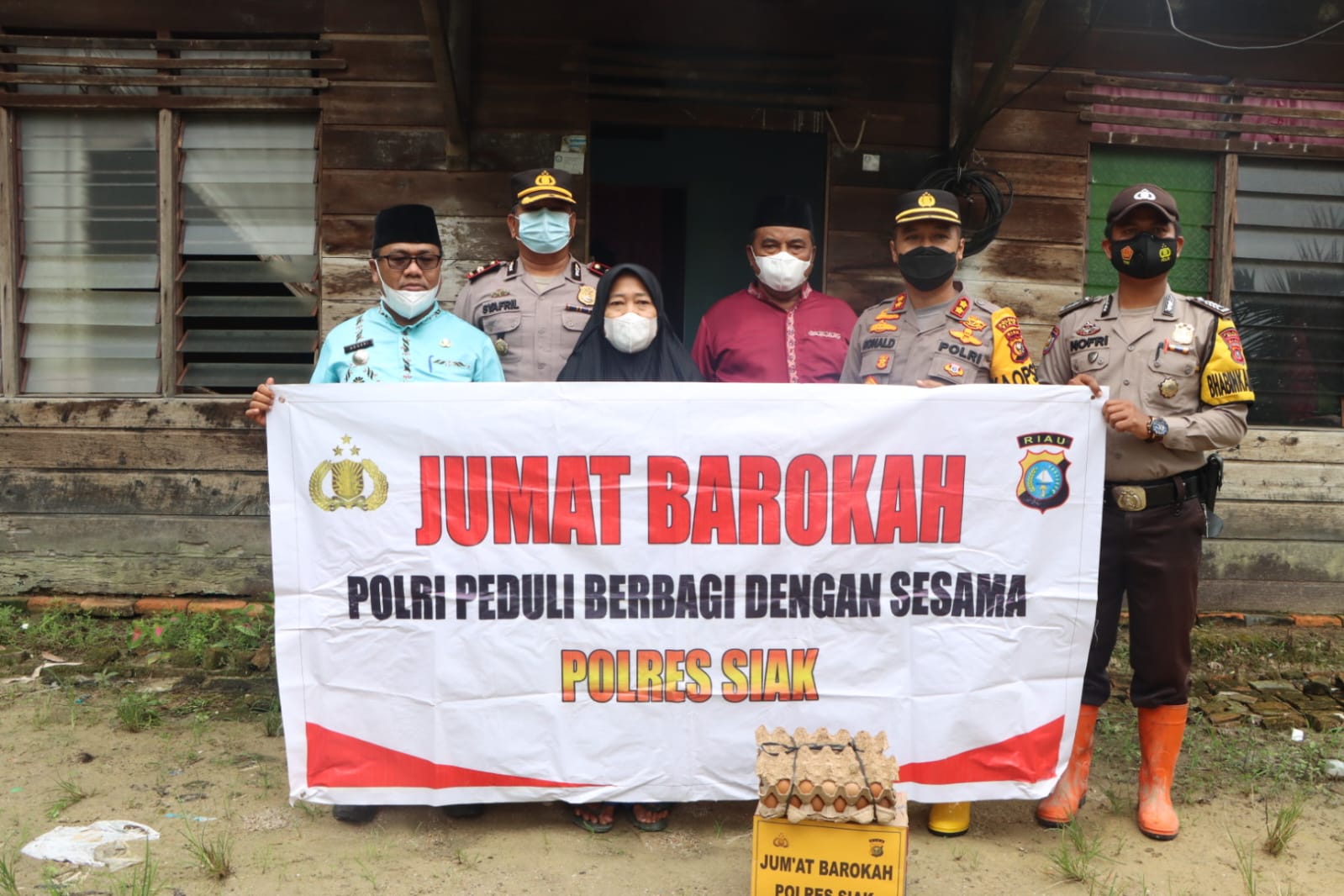 Program Jumat Barokah Polres Siak Bantu Masyarakat yang Membutuhkan