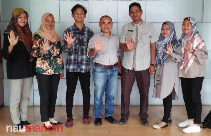 Lima Mahasiswa UIN Suska Magang di Riaumandiri.co, Ini Harapan Dosen Pembimbing 