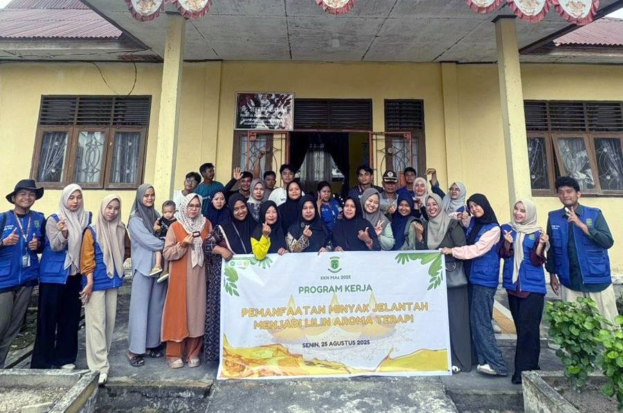 Mahasiswa KKN MAs UMRI Desa Tuah Indrapura Edukasi Pemanfaatan Minyak Jelantah